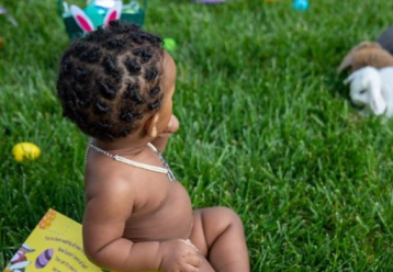 Ο 10 μηνών γιος της Rihanna είναι το πιο γλυκό Easter Bunny που έχετε δει ποτέ (εικόνα)