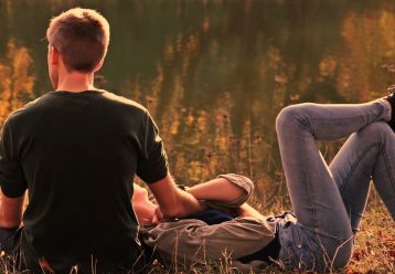 «Το να μην μπορώ να κάνω παιδί ήταν καταστροφικό - Mετά βρήκα ανθρώπους που αγκάλιασαν τη ζωή χωρίς παιδιά»