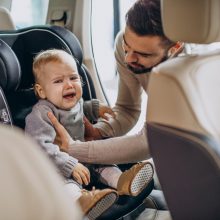 Θερμοπληξία στο αυτοκίνητο: Πολύ μεγάλος ο κίνδυνος για τα παιδιά