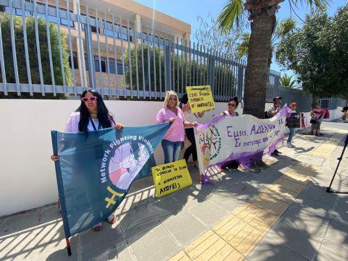 Δίκτυο ενάντια βίας κατά γυναικών: «Συγκλονιστική» η καταδίκη του τέως Μητροπολίτη