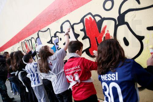 Hope For Children: Αυτές είναι οι 3 γραμμές βοήθειας που μπορεί να σώσουν τη ζωή ενός παιδιού