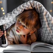 "Το παιδί μου φοβάται το σκοτάδι": Πώς να το αντιμετωπίσω;