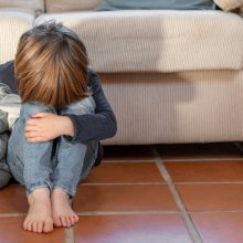 Έρευνα: Οι πονοκέφαλοι συνδέονται με τραυματικά γεγονότα από την παιδική ηλικία