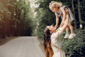 Οι μονογονεϊκές οικογένειες διαμαρτύρονται για τα €100 εφάπαξ παροχή
