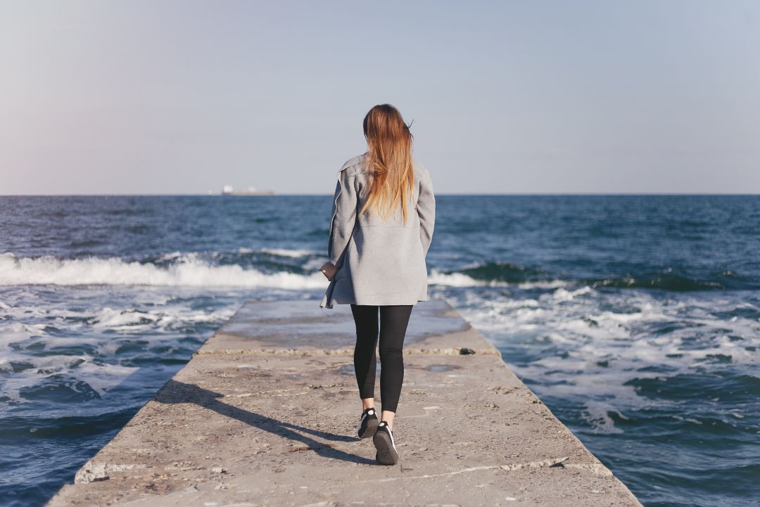 Η επιστήμη αποκαλύπτει: Τα λίγα λεπτά περπατήματος που βελτιώνουν τη διάθεση κάθε μέρα
